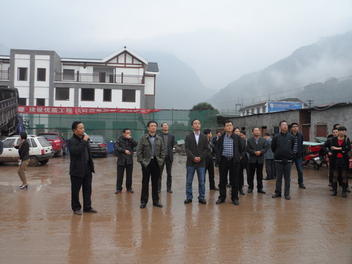 雅安市人大常委会主任李伊林率市人大代表团视察天全县灾后重建工作