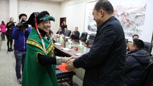 兰开驰在与我市全国人大代表座谈时指出 积极发出