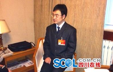 张德明代表:一次会议10余份建议 全部关注医疗养老