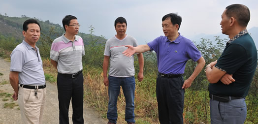 李伊林主任赴汉源调研扶贫开发、产业发展、工程建设以及社会事业发展情况