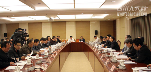全国人大来川调研高等教育改革和发展情况