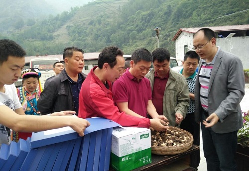 李勇副主任一行赴宝兴县开展《四川省农村扶贫开发条例》执法检查