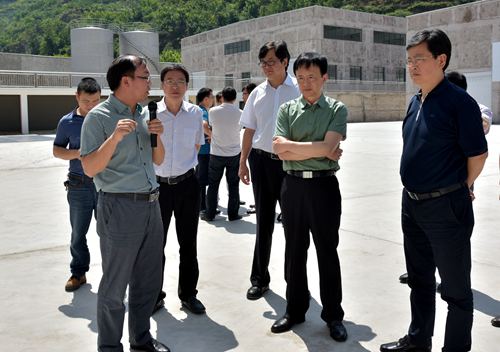李伊林主任一行到汉源县督导经济增长工作