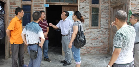 宝兴县人大常委会看望慰问残疾人贫困户