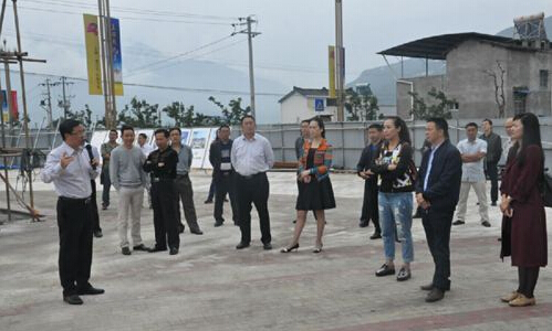 市三届人大代表汉源代表团集中视察汉源县城镇建设及一二三产业发展情况