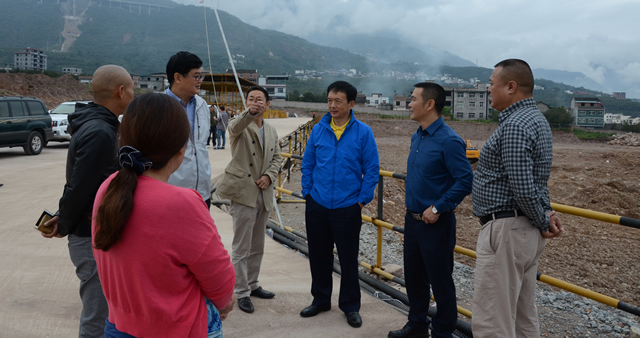 李伊林到汉源县九襄镇考察城镇建设情况