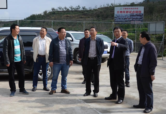 李伊林到汉源县调研脱贫攻坚工作