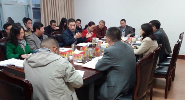 李勇一行赴荥经县召开脱贫攻坚督导评估情况通报会