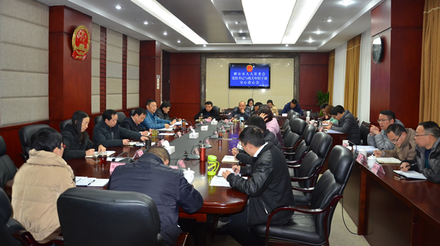 李伊林与机关年轻党员干部集体谈心谈话