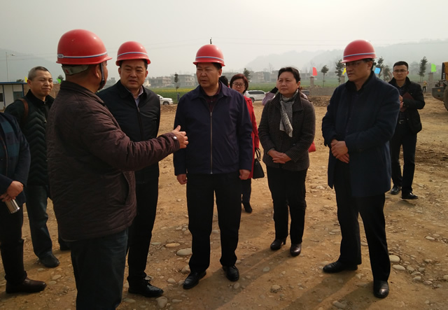 吴志君参加芦山县脱贫攻坚和“稳增长”工作调研
