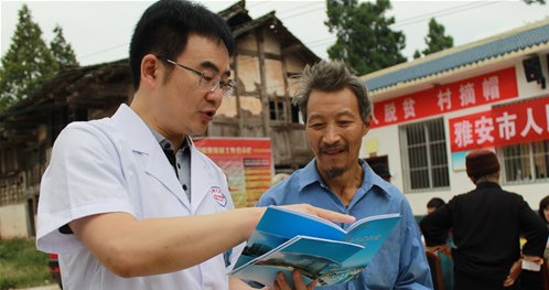 做一名有责任有使命的代表——记十二届全国人大代表张德明