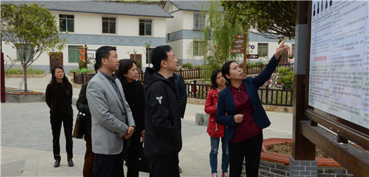 李伊林在石棉、汉源、荥经调研人大代表工作时要求人大代表要与群众建立良好的双向互动关系