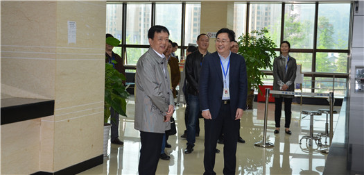 李伊林视察人行雅安支行国库工作情况