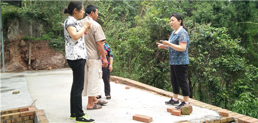 吴志君在芦山县清仁乡开展专项督导