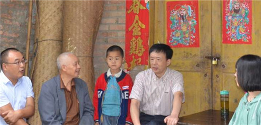 李伊林调研天全县教育扶贫、农业产业发展和环境保护工作