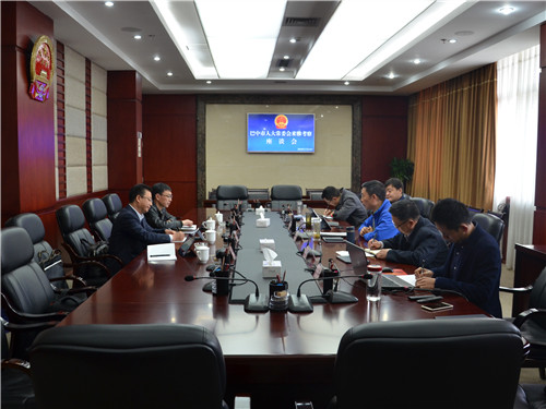 巴中市人大常委会副主任何春一行来雅考察交流