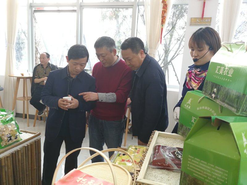 市人大召开农业与民宗外侨工作座谈会