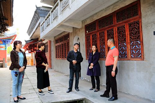 市人大常委会调研名山区寺庙管理工作