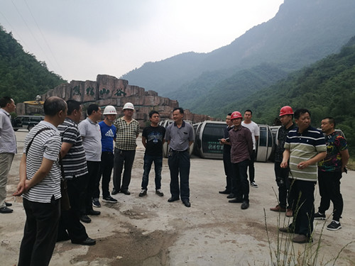 李毅到雨城区督导河长制工作并开展脱贫攻坚“回头看”