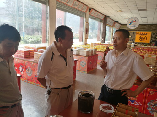 李毅到雨城区、宝兴县调研藏茶和汉白玉产业发展情况