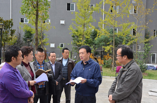 李伊林前往雨城区联系社区指导创建工作——坚持问题导向 形成共识合力
