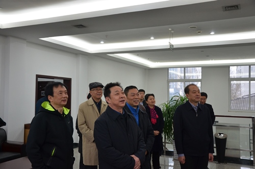 黄新初来雅调研时强调 发挥代表引领作用 与群众形成良性互动
