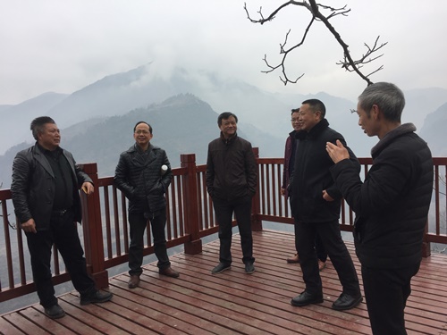 市人大常委会民宗外侨工委调研中高山民族乡村发展振兴