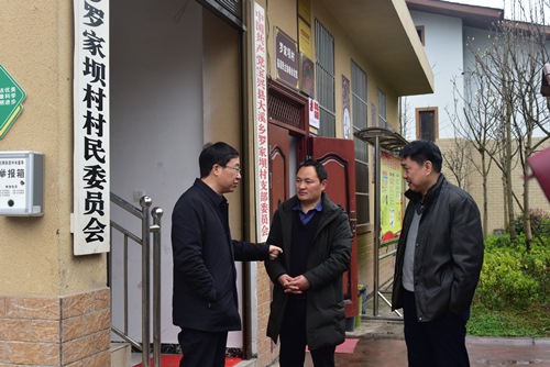 杨兴品到宝兴县开展“包县联点帮扶”工作