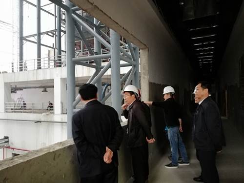 杨兴品调研城乡垃圾处理工作