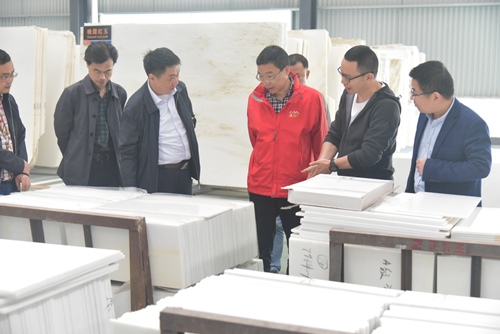 杨兴品到宝兴县开展“包县联点帮扶”工作