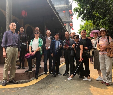 市人大常委会机关老干支部组织机关退休人员赴邛崃开展学习考察活动