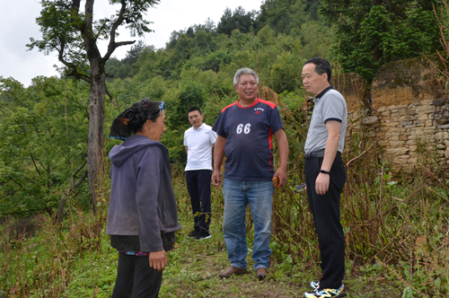 罗强赴汉源县片马彝族乡万坪村开展“两不愁三保障”回头看大排查工作
