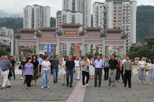 省人大教科文卫委员会定点联系基层工作座谈会在荥经召开