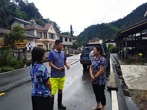 吴志君赴芦山县飞仙关镇查看指导防汛救灾工作
