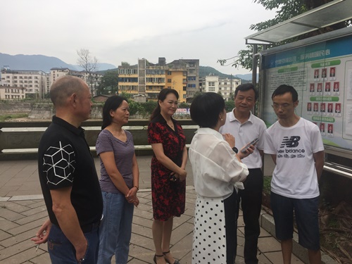 市人大社会建设委员会赴荥经调研村务公开工作