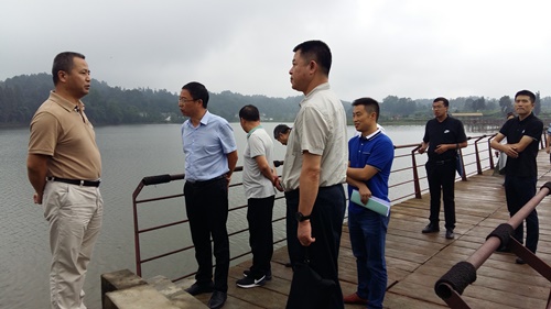 省人大城环资委副主任委员冯军一行到雅安调研河(湖)长制和垃圾分类工作开展情况