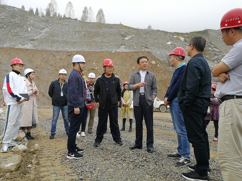 不断加强代表与人民群众联系——李伊林赴汉源参加市人大代表小组活动