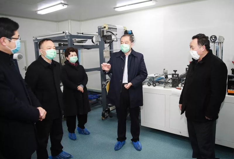 兰开驰在调研医用口罩生产线建设进展时，强调了这些……