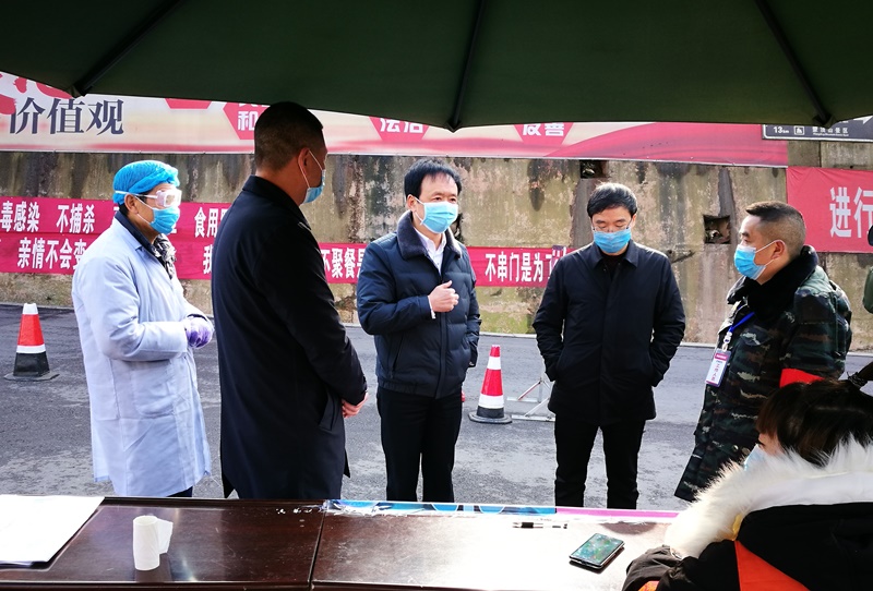 李伊林赴雨城区督导调研疫情防控和复工复产