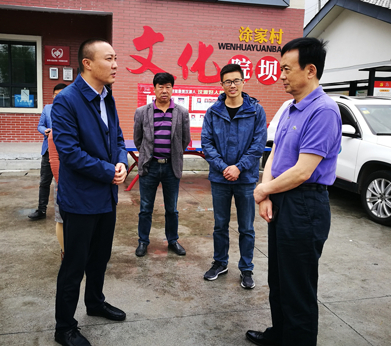 李伊林在汉源督战脱贫攻坚工作