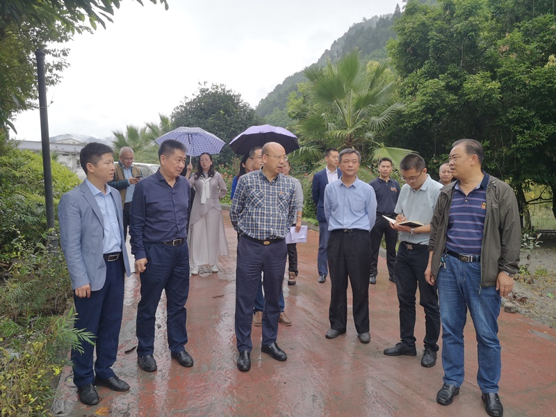 郑尚堃一行赴宝兴调研社会救助工作