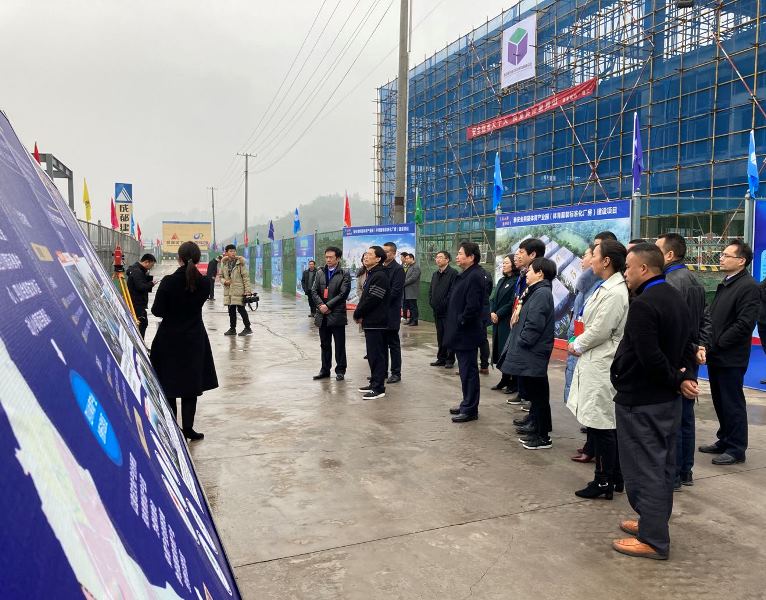 抢抓机遇 找准切口 促进职业教育发展壮大  全国、省人大代表集中视察雅安职业教育工作