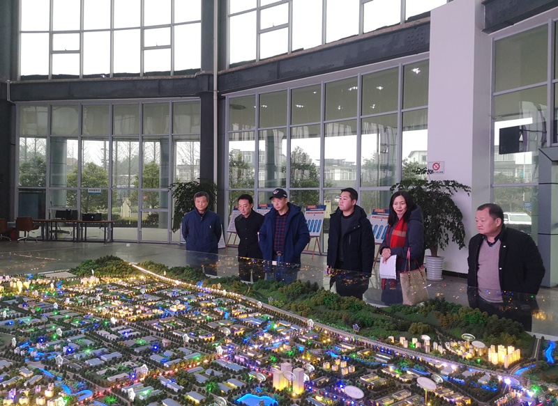 郑尚堃赴名山区调研成雅工业园区和通用机场建设情况
