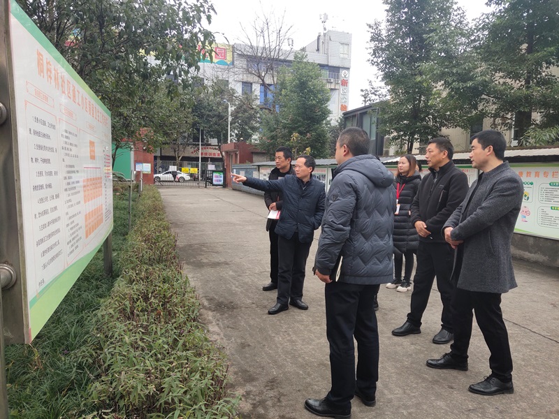 罗强调研通工小区基层治理工作
