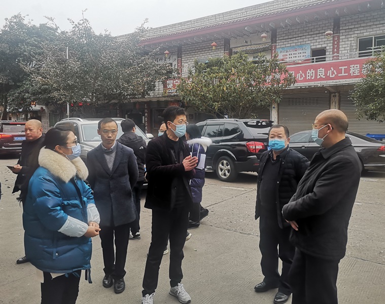 郑尚堃赴荥经县调研社会养老服务和车载流动医疗工作