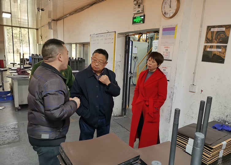 刘平到石棉宣讲市委全会精神并调研企业、项目生产和建设工作