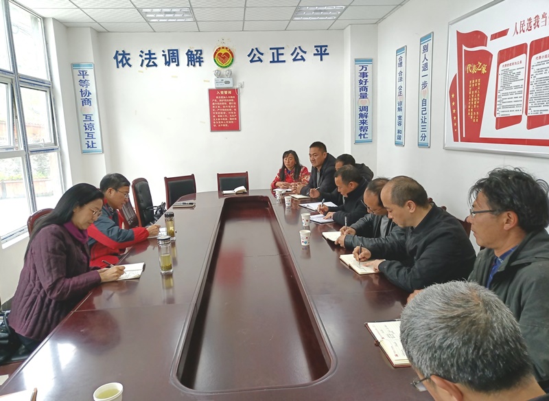 杨兴品到宝兴县调研联系村工作