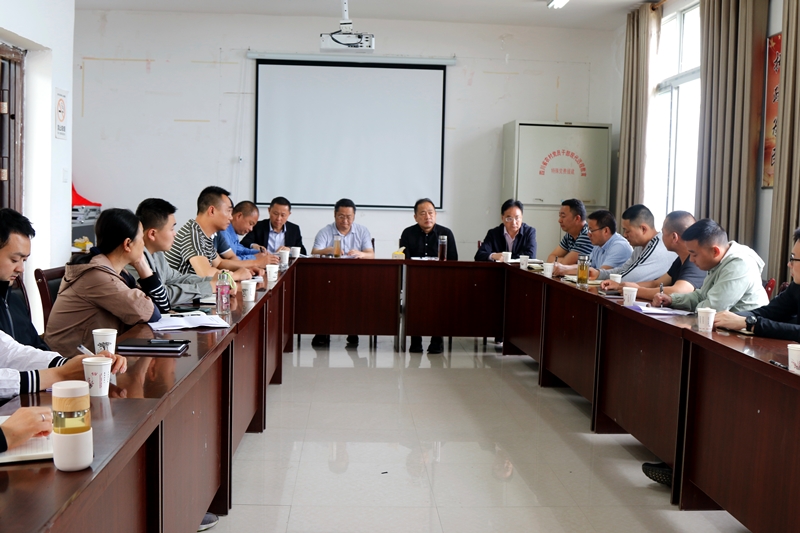 白云在汉源县富林镇太平村开展党史学习教育“我为群众办实事”时强调  以“我为群众办实事”主题活动为重要抓手，主动深入基层、走进基层，更好地解决群众操心事、烦心事、揪心事