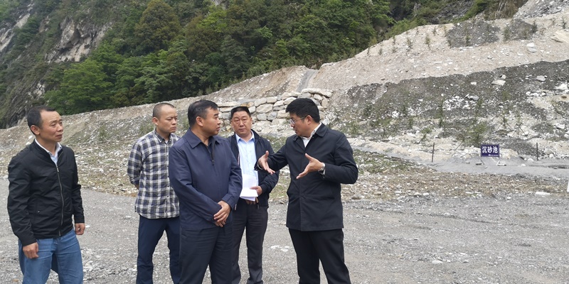 周建华到宝兴县调研矿区生态环境治理工作