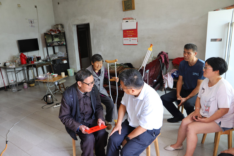 刘平赴石棉县开展“七一”走访慰问和党史学习教育专题宣讲